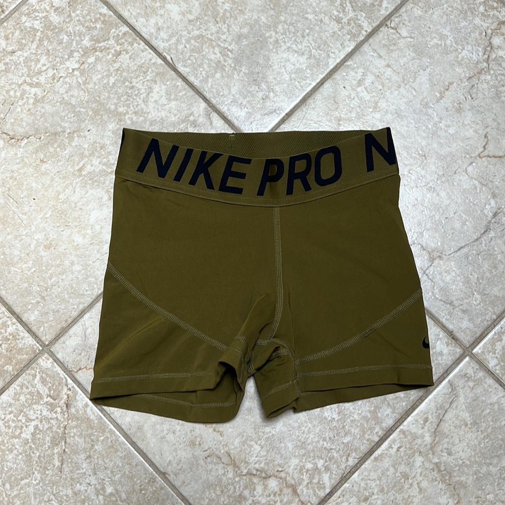 Nike Dri- Fit pro workout shorts